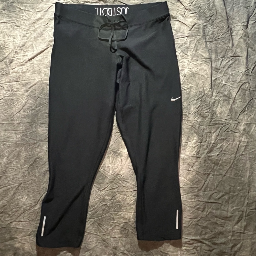 Black Nike Cropped/capri Tights/Leggings Size Large
